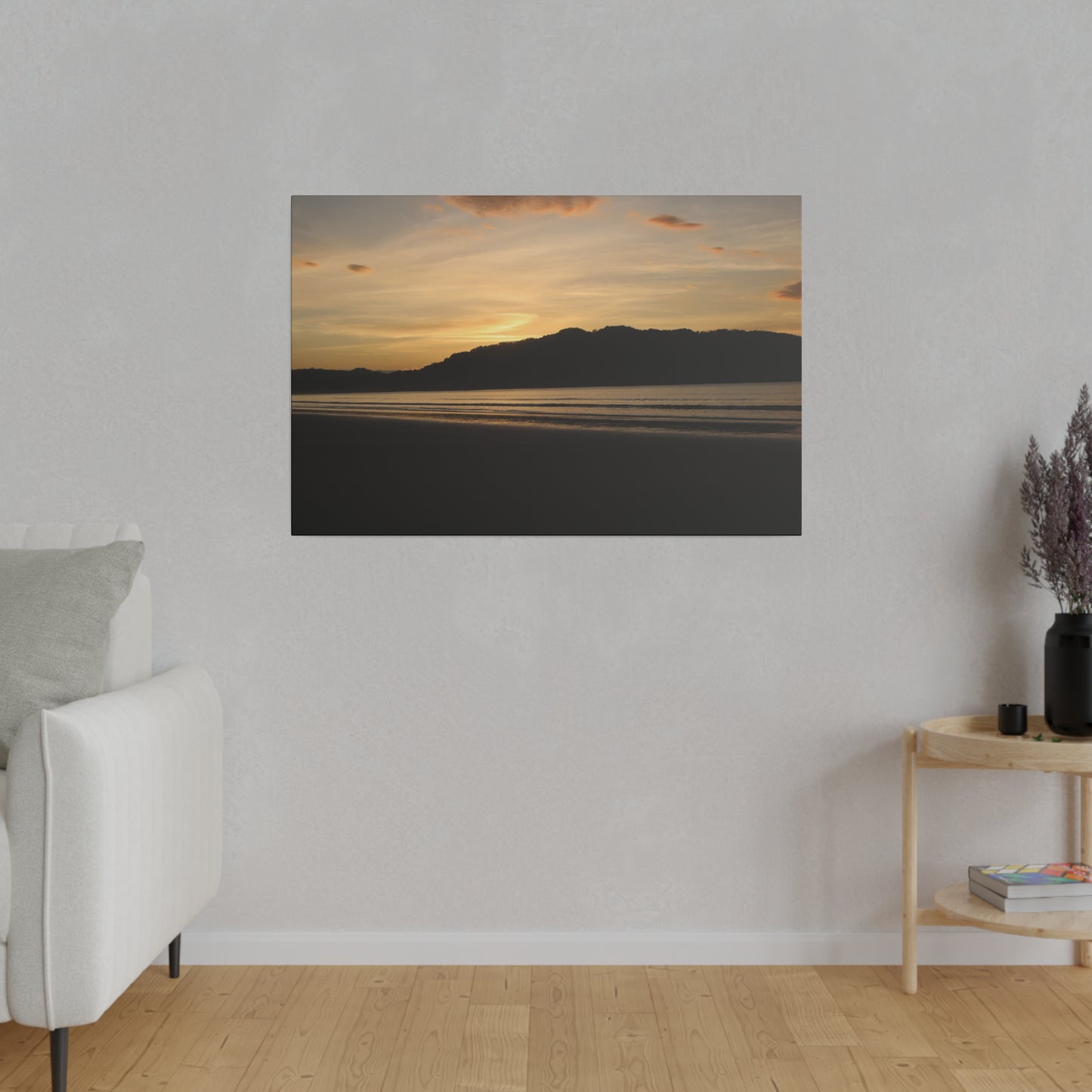 "Radiant Waves: A Costa Rica Sunrise Spectacle"- Canvas