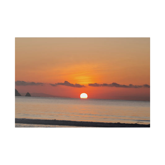 "Paradise Unveiled: Costa Rica Sunset Spectacle"- Canvas