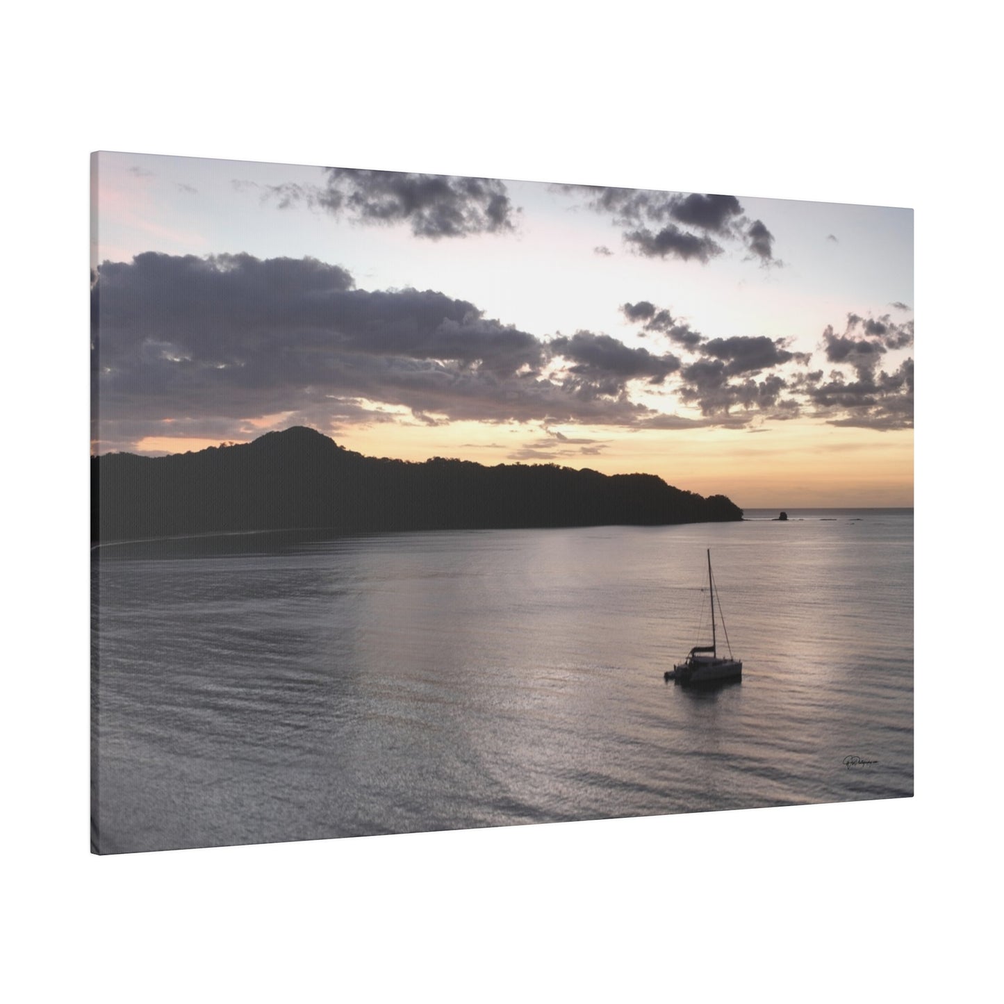 "Tropical Tranquility: An Enchanting Vista of Costa Rica's Splendid Paradise"- Canvas