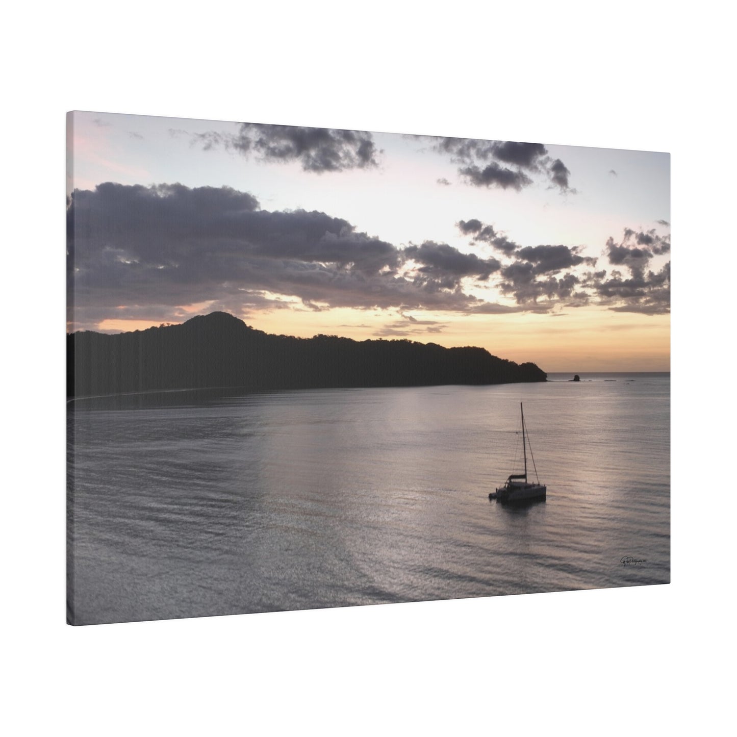 "Tropical Tranquility: An Enchanting Vista of Costa Rica's Splendid Paradise"- Canvas