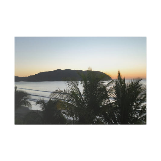 "Paradise Glow: Costa Rica Sunset Spectacles"- Canvas